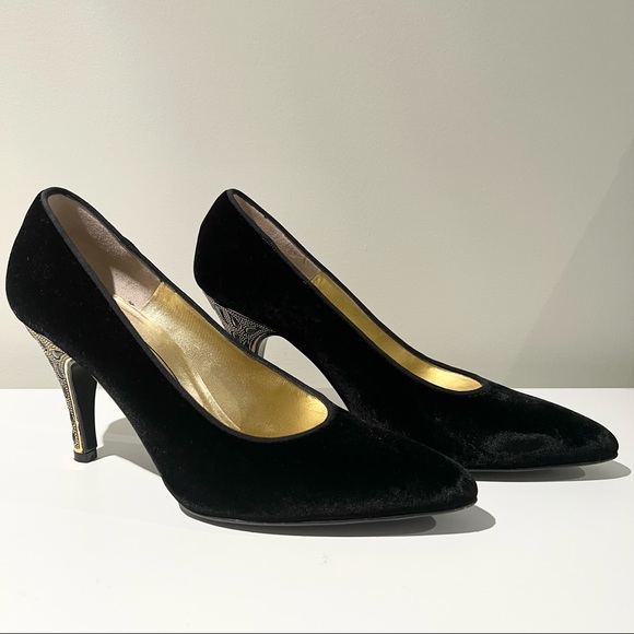 BRUNO MAGLI Black Suede Pumps - Picture 4 of 10